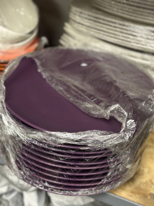 Посуд- розпродаж після закриття ресторану