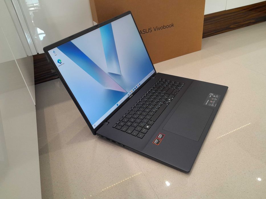 Asus 18.4" | Ryzen 7 260 | 32GB DDR5 | 1TB SSD | Radeon 780M | Laptop