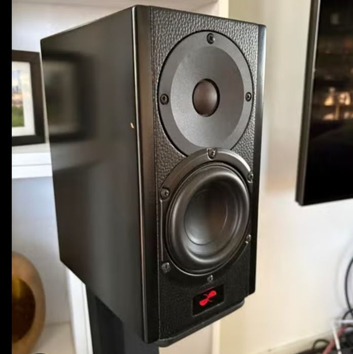 Colunas Audio Epilog Adut