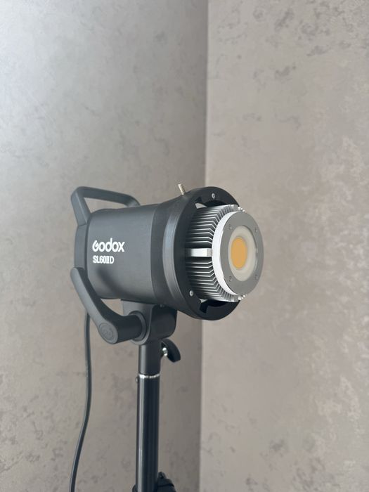 Студійне світло Godox SL60IID (SL60II D) + софтбокс Godox + стійка Arsenal-2600