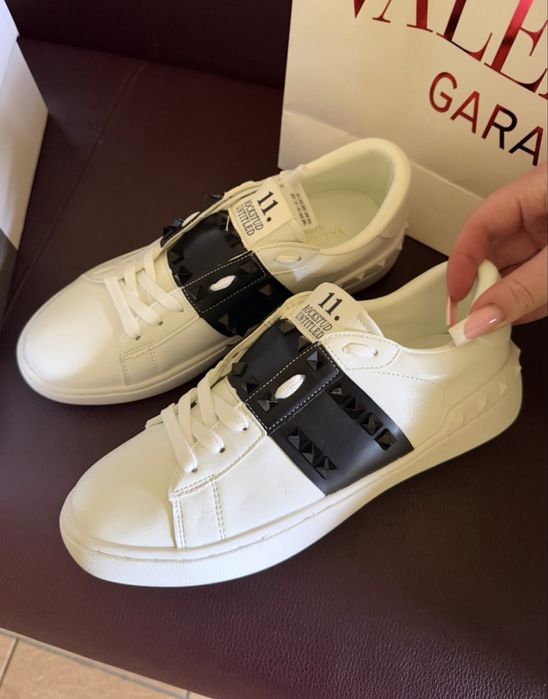 кросівки Valentino