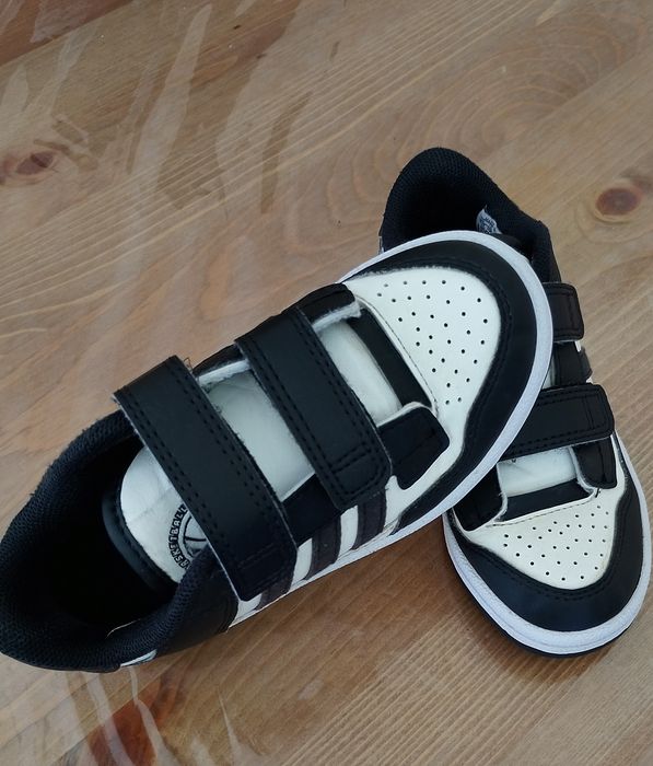 tênis Adidas TAM 28