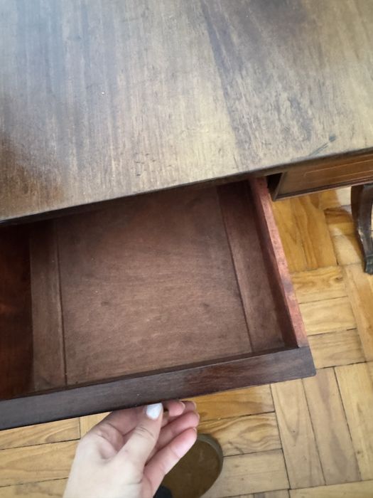 Mesa de madeira vintage com abas e 2 gavetas