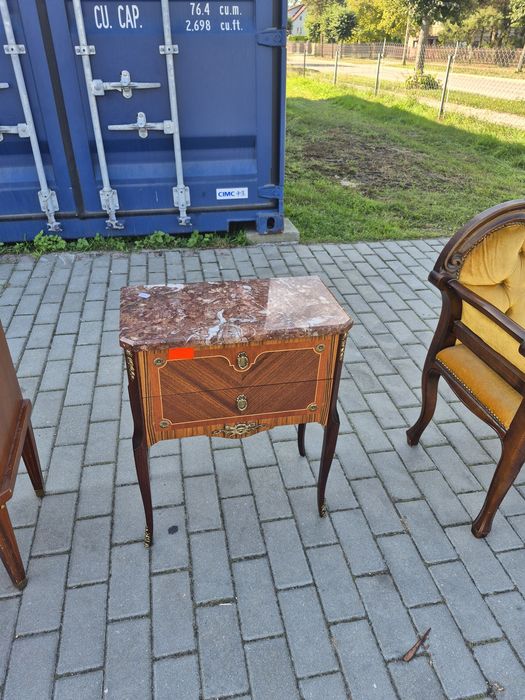 Przepiękna szafeczka z marmurowym blatem