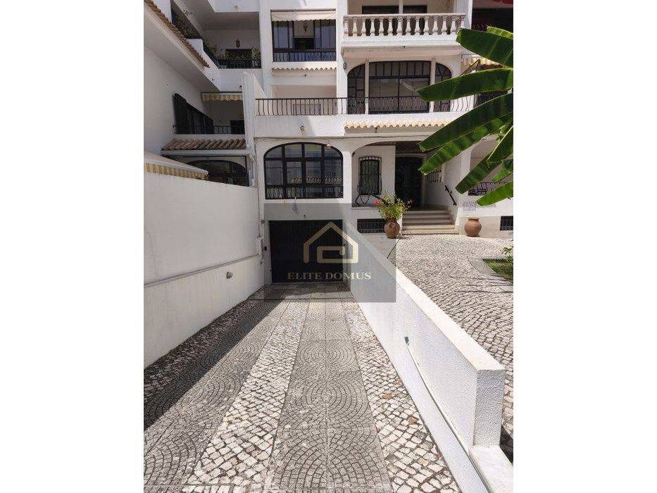 T2 com BOX, Terraço e Suite em Condomínio Fechado - Carcavelos!