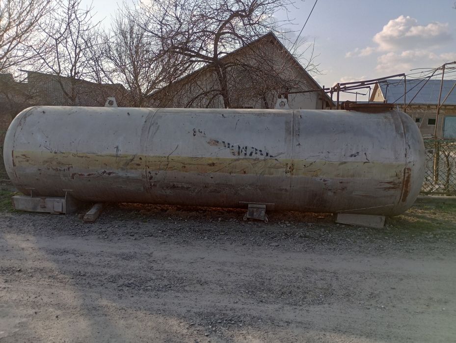 Бочка залізна з трьома внутрішніми відділами.