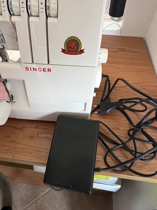 Maquina Singer Corte e Coze