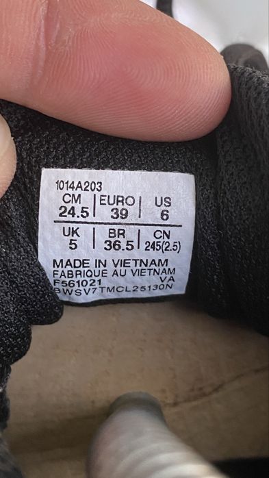 Оригінальні Кросівки Asics Jolt 3 GS  Розмір 39