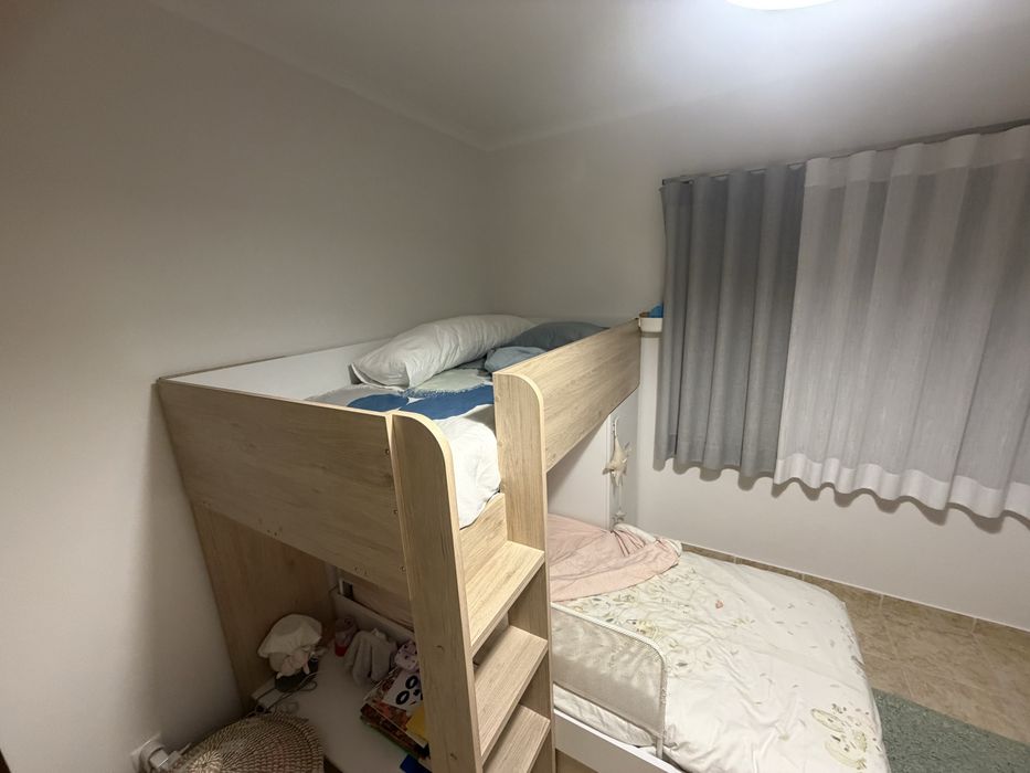 Beliche com 2 camas + 2 colchões incluídos – Excelente estado