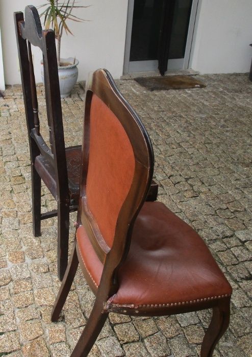 3 cadeiras antigas em bom estado.
