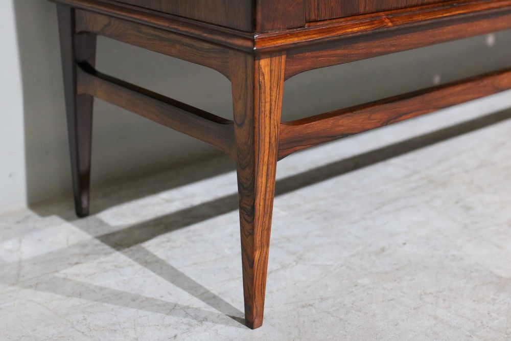 Aparador escandinavo da década de 1960 em pau santo