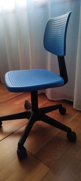 Vendo cadeira nova de secretária