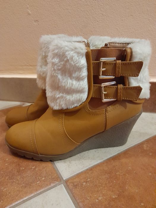 Buty na koturnie r 40