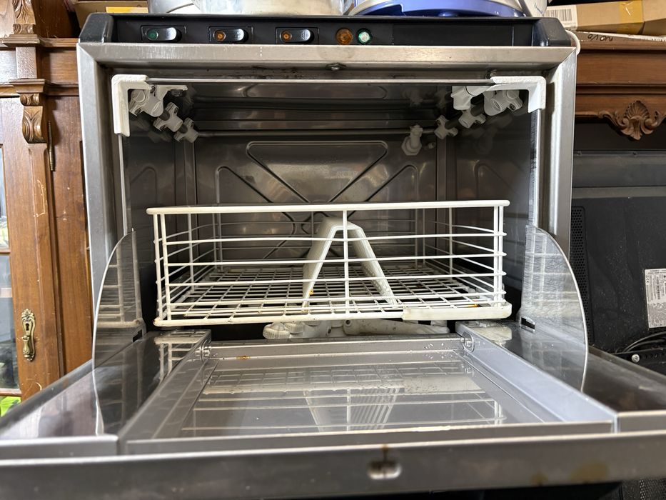 Maquina para lavar loiça em cafes