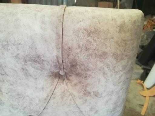 Cama estofada modelo capitone