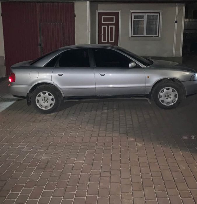 Продам Ауді А4В5 1999