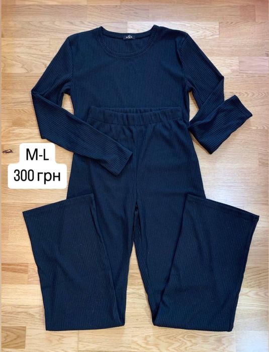 Шорти джинсові, шкіряні, спідниці, костюм у рубчик