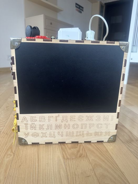 Бізікуб для дитини