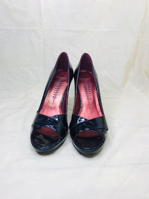 Обувь брендовая кожаная на женщину 38-39 размер