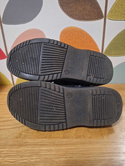 Jesienne buty sznurowane i z suwakiem czarne roz. 27