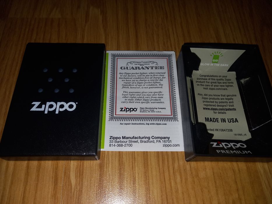 Продам зажигалку Zippo