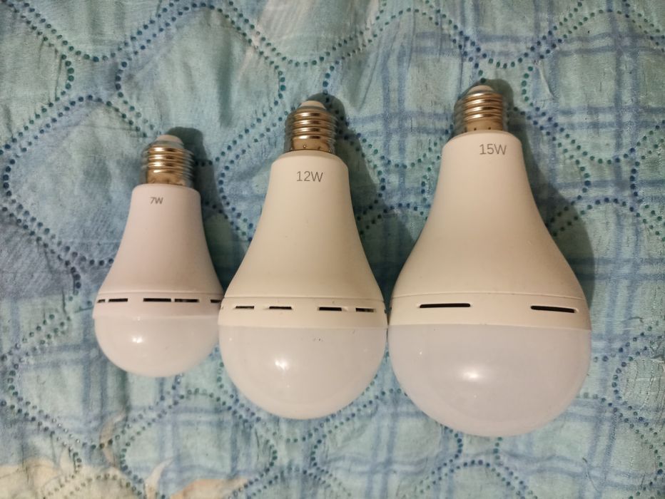 Лампочки з акумулятором також працюють  від 220