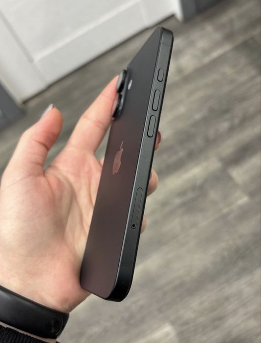 Продам Iphone 16 128gb black