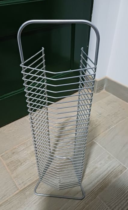 Torre porta CDs, nova