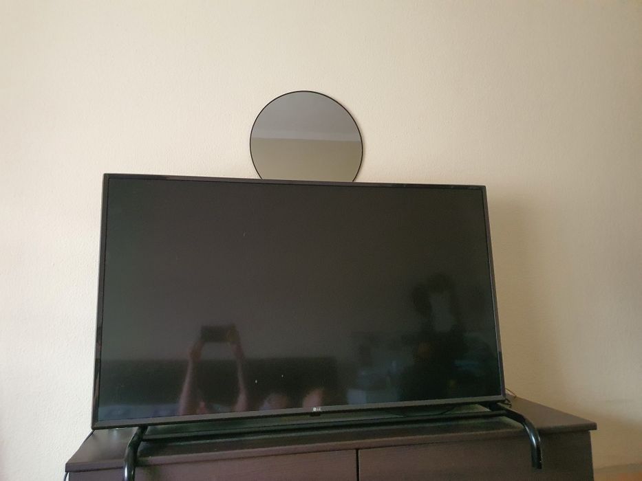 Smart TV LG 49" 4K Ultra HD (Modelo 49UJ634V) + Suporte de Parede – Bom Estado