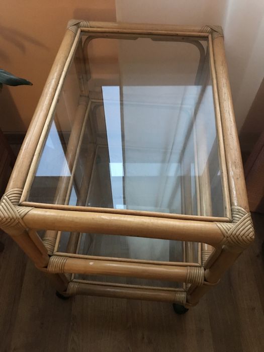 Movél/Mesa de apoio tipo carrinho de chá.