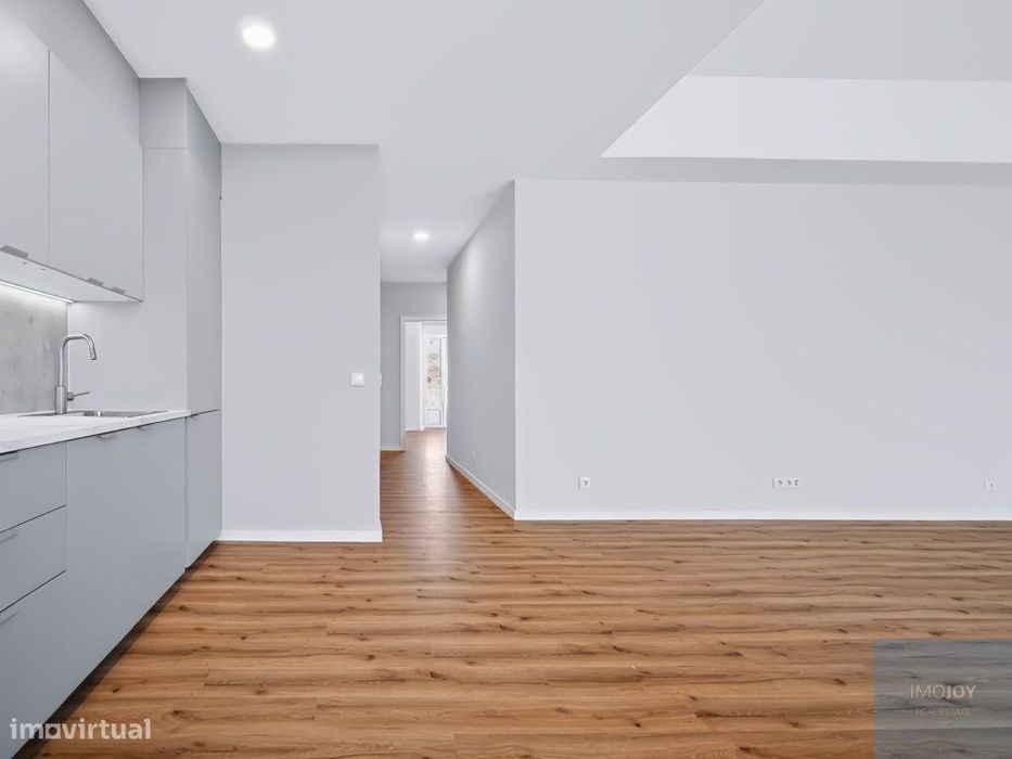 Apartamento T2 Remodelado com Terraço Privativo na Ajuda em Lisboa