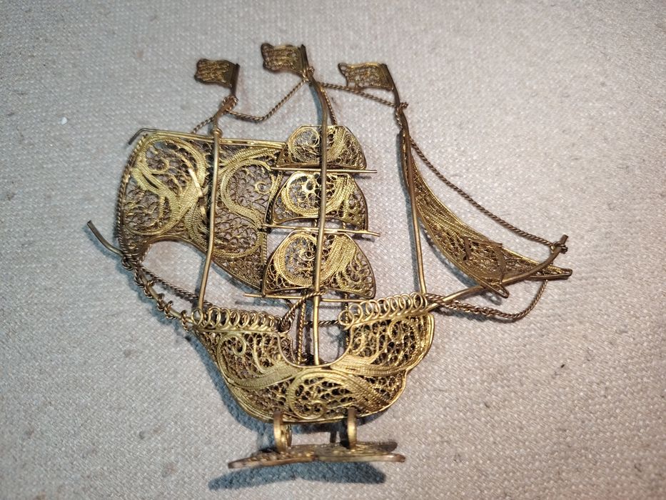 Caravela Portuguesa em Filigrana Dourada