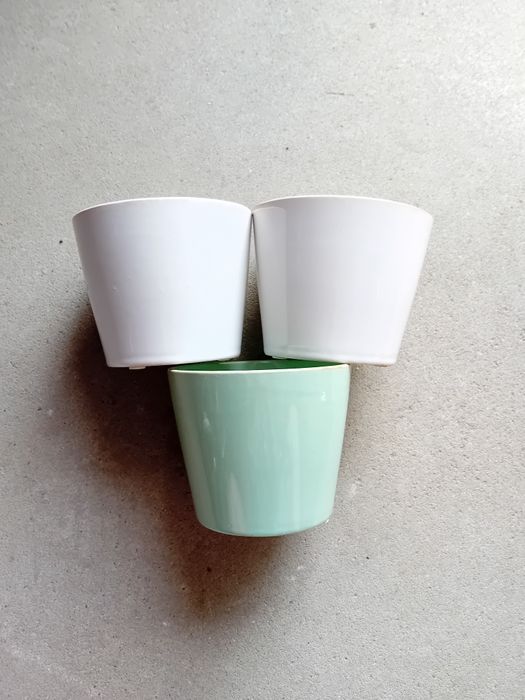 Doniczki średnie białe i miętowa 3 szt