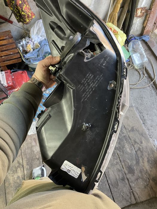 Фара Форд ескейп 2012р