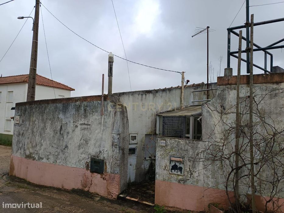 Moradia T2 com Garagem em Carvoeira e Carmões