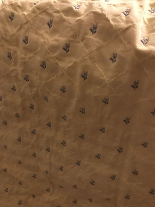 Cortinado amarelo e azul