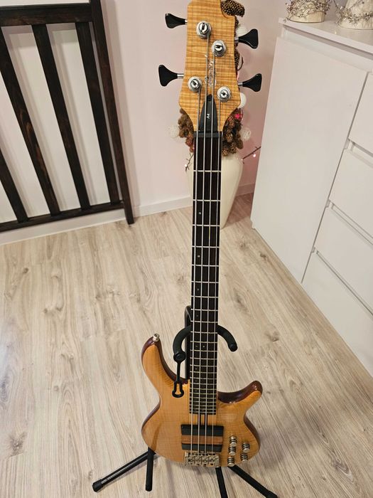 Gitara basowa Cort A4
