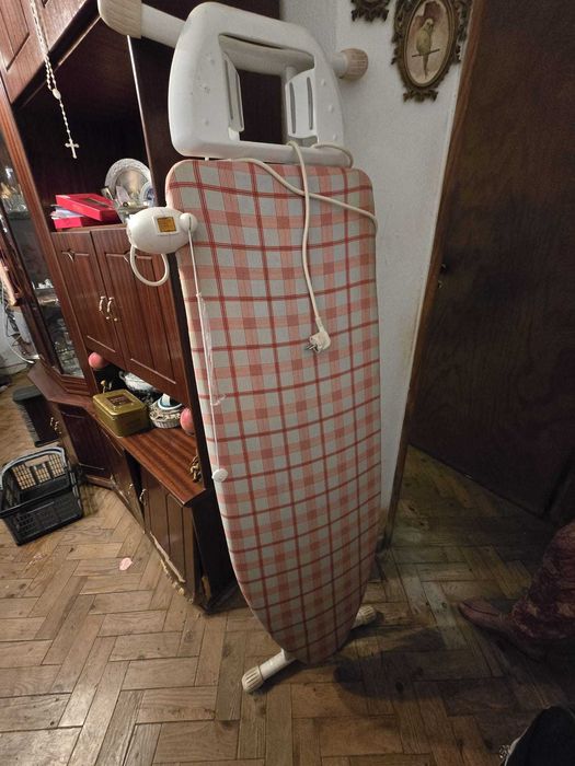 Tábua de passar a ferro elétrica