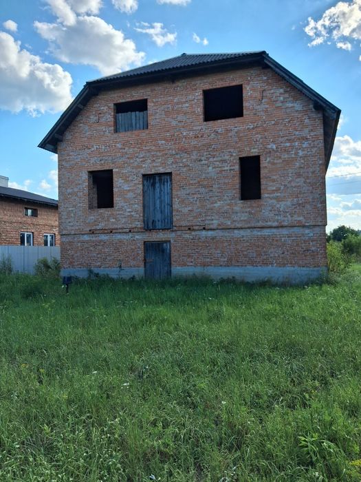 Продам не завершену будівлю