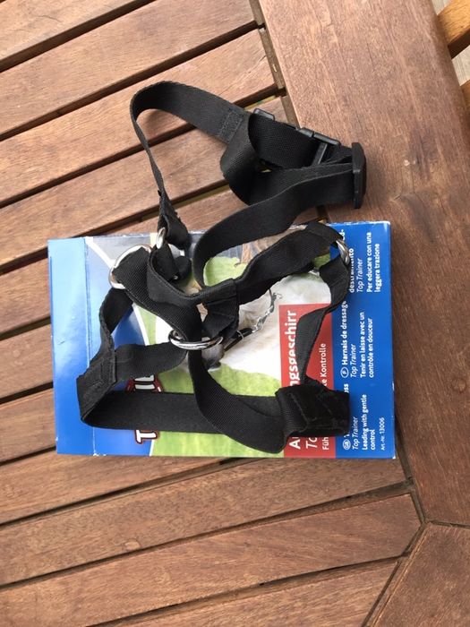 Arnês com controle de mandibula