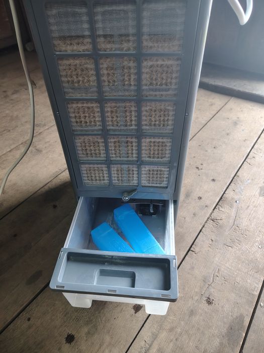 Продам охолоджував повітря,куплений в Європі новим.