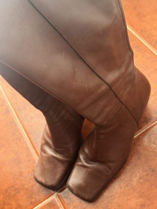 Botas de cano alto em Pele