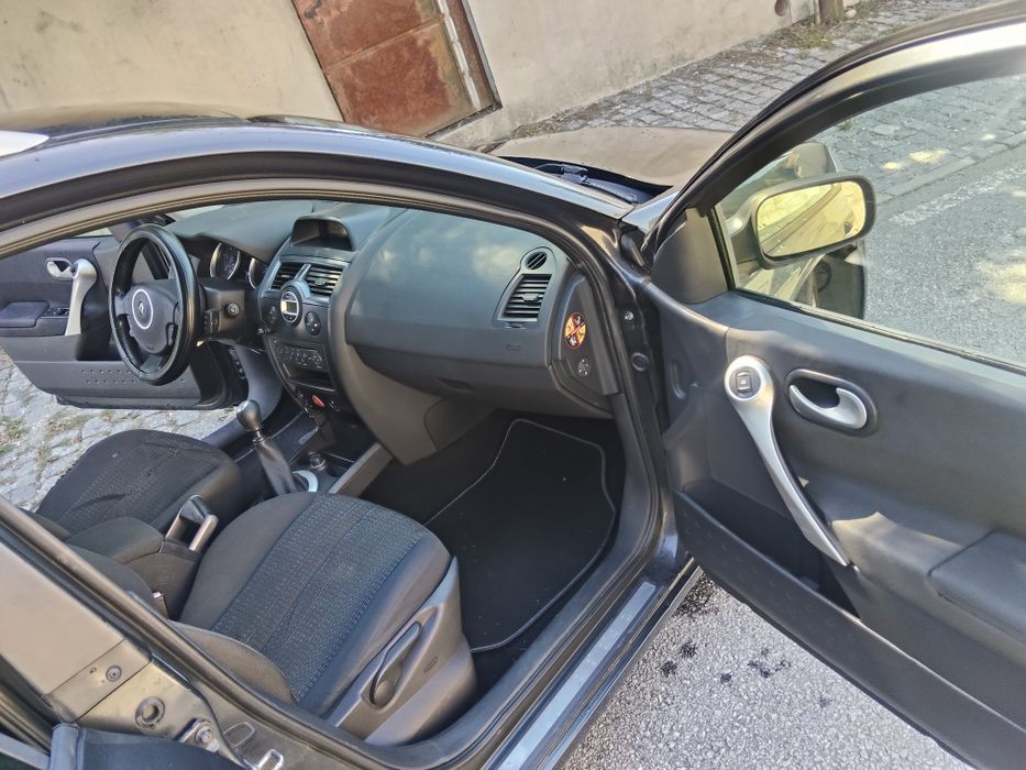 Renault Megane 1.5 dci de 115 CV revisão e distribuição feita..