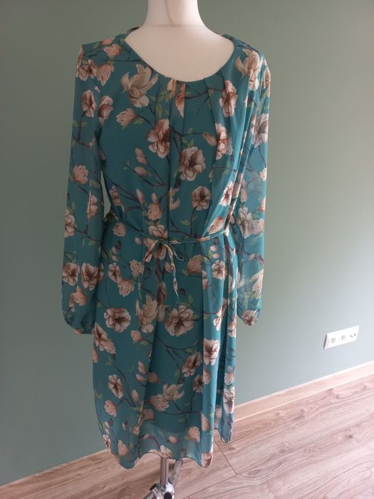 Śliczna firmowa sukienka-rozmiar-S-36/38-nowa