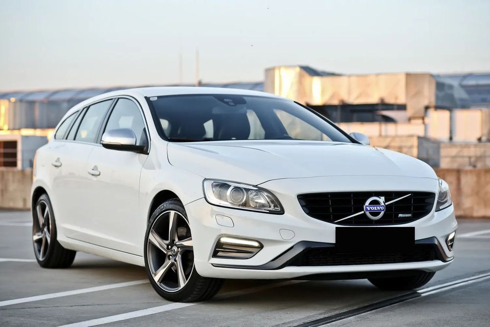 Volvo V60 2.0D 136PS R-DESIGN automat 5cylindrów XENON skóra SERWIS bezwypadek