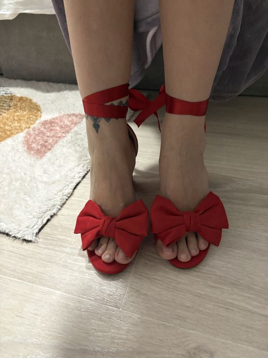 Босоніжки червоні замшеві