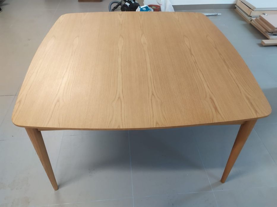 Mesa de jantar 1,40x1,40m em carvalho