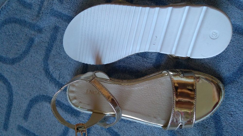 Босоножки кожаные