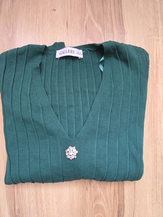 Zielony sweter elegancki