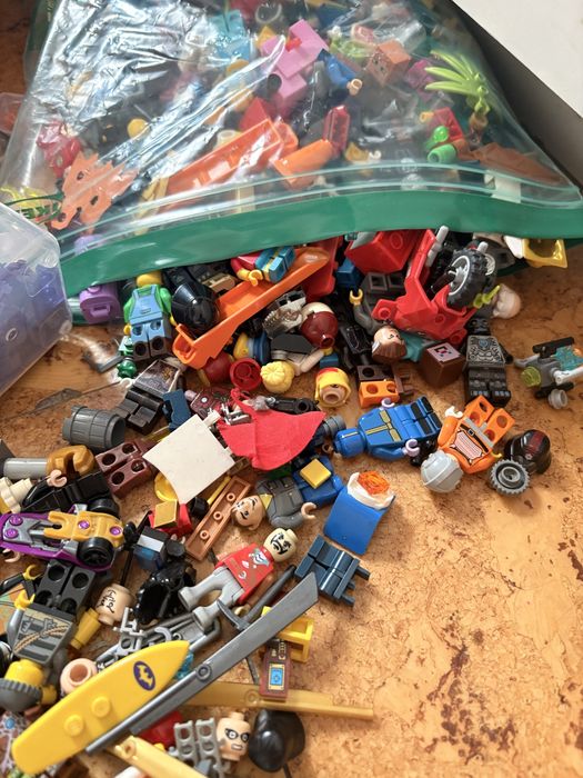 Mega Lote LEGO: Dezenas de Minifiguras (Marvel, DC, Star Wars) + Peças Bulk e Technic